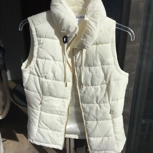 Puffy vest white with gold accents